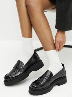 BROWNS
DIANA
Black Chunky Penny Loafers $198
Never worn 🔥